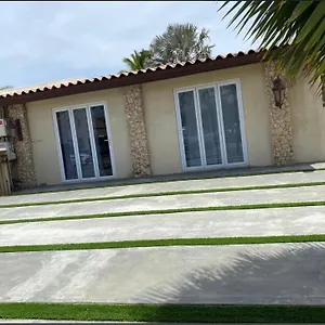White Sands Apartments, 3 Minutes Walking To The Beach Apartamento