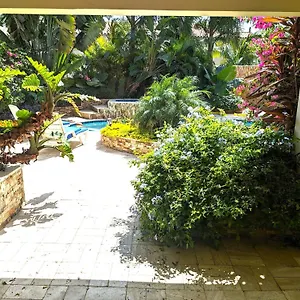 Adorable 1-bedroom-apartment 2 Km From Eagle Apartment